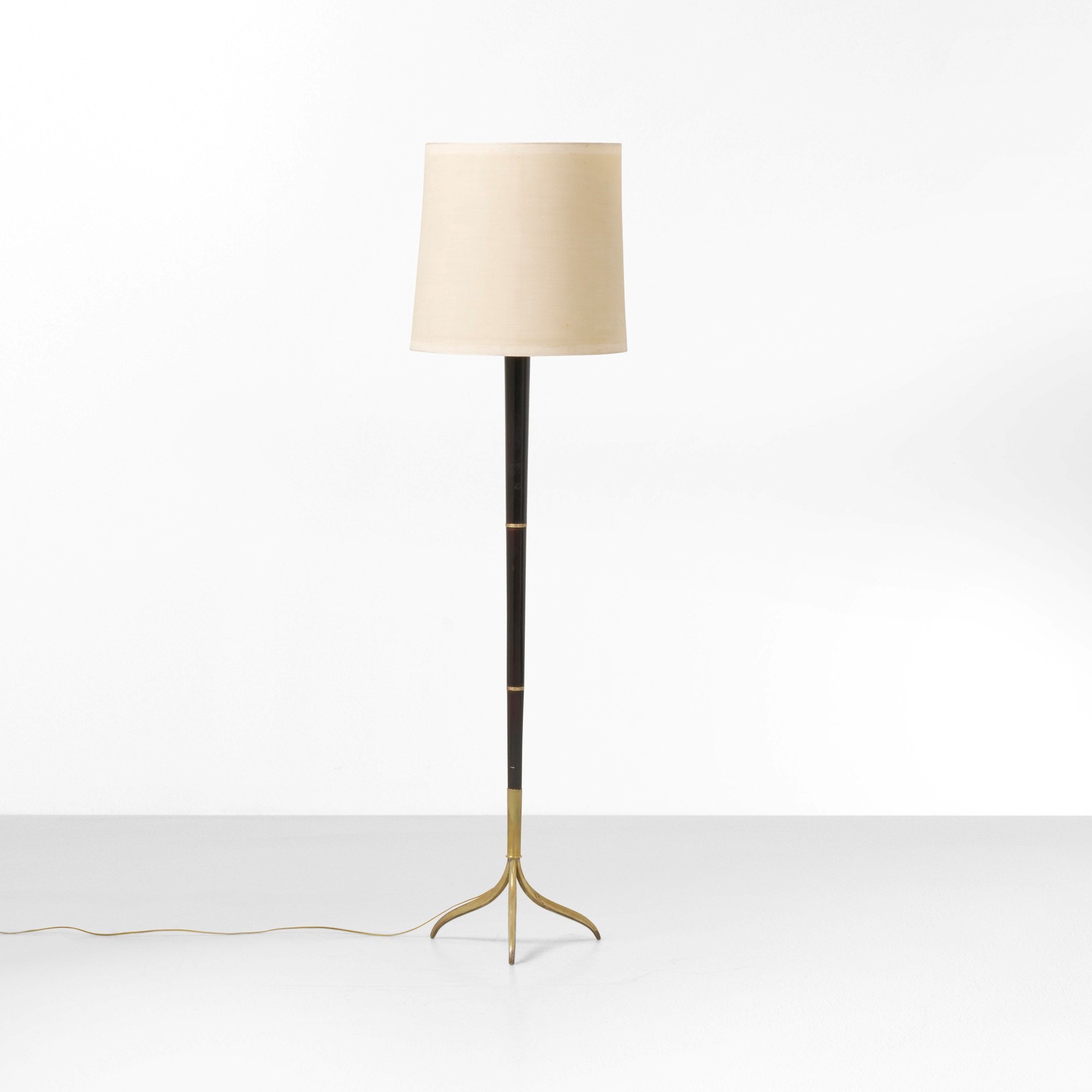 Giuseppe Ostuni - Lampada da terra con struttura in legno e paralume in tessuto