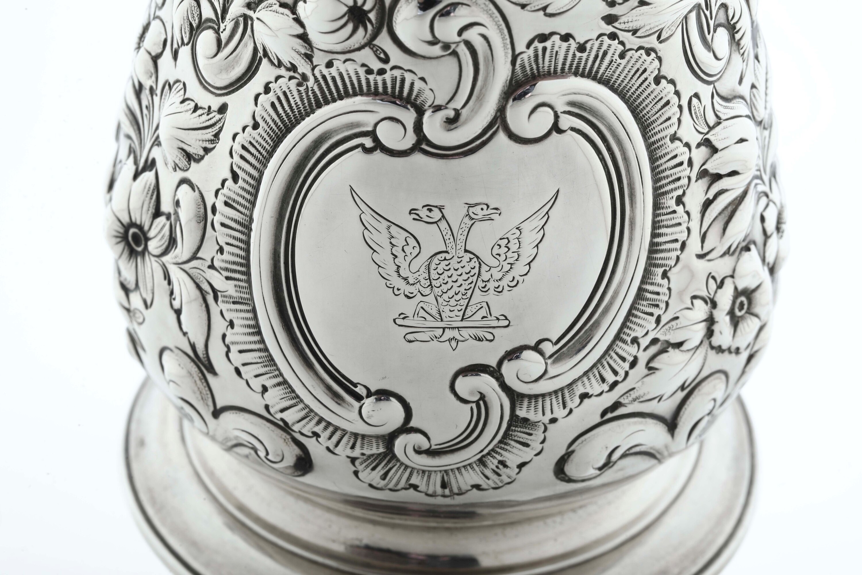 Fuller White, Mug con decorazioni floreali e aquila bicipite (Londra, 1761)