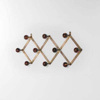 Attaccapanni da parete, struttura in ottone e materiale plastico (produzione italiana, circa 1960...
