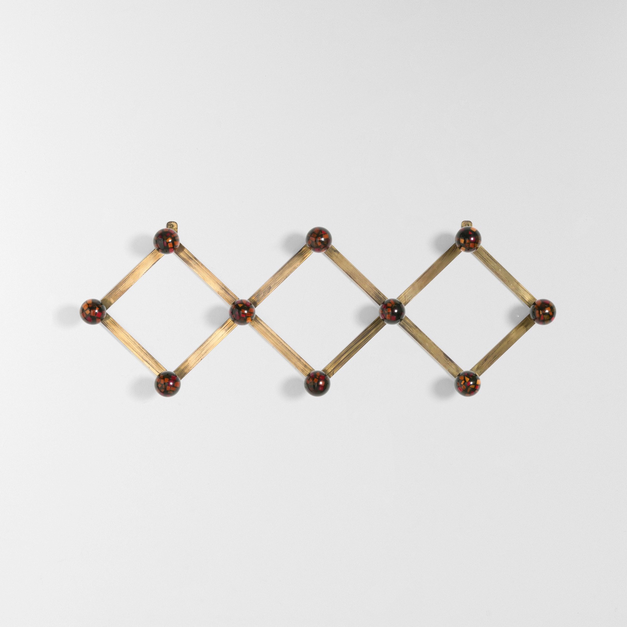 Attaccapanni da parete, struttura in ottone e materiale plastico (produzione italiana, circa 1960...