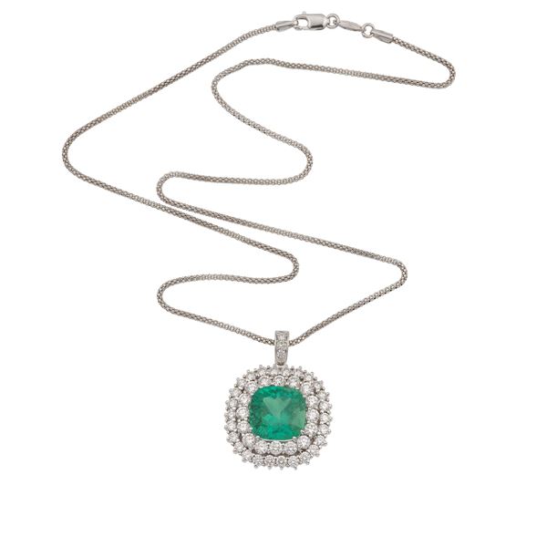 Pendente con smeraldo e diamanti taglio brillante