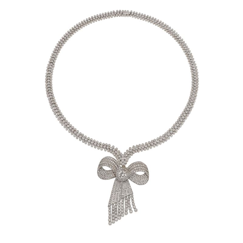 Diamond and gold pendent necklace. The pendent is convertible into a brooch  - Auction Fine Jewellery - Cambi Casa d'Aste