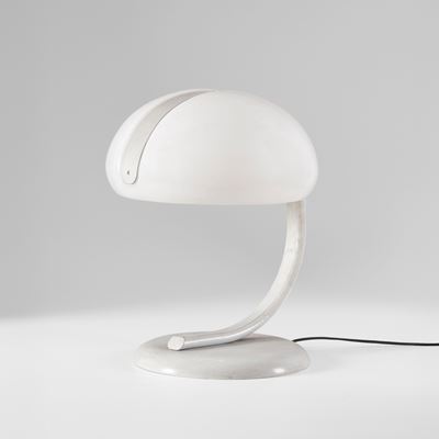 Lampada da tavolo in metallo laccato con diffusore in perspex