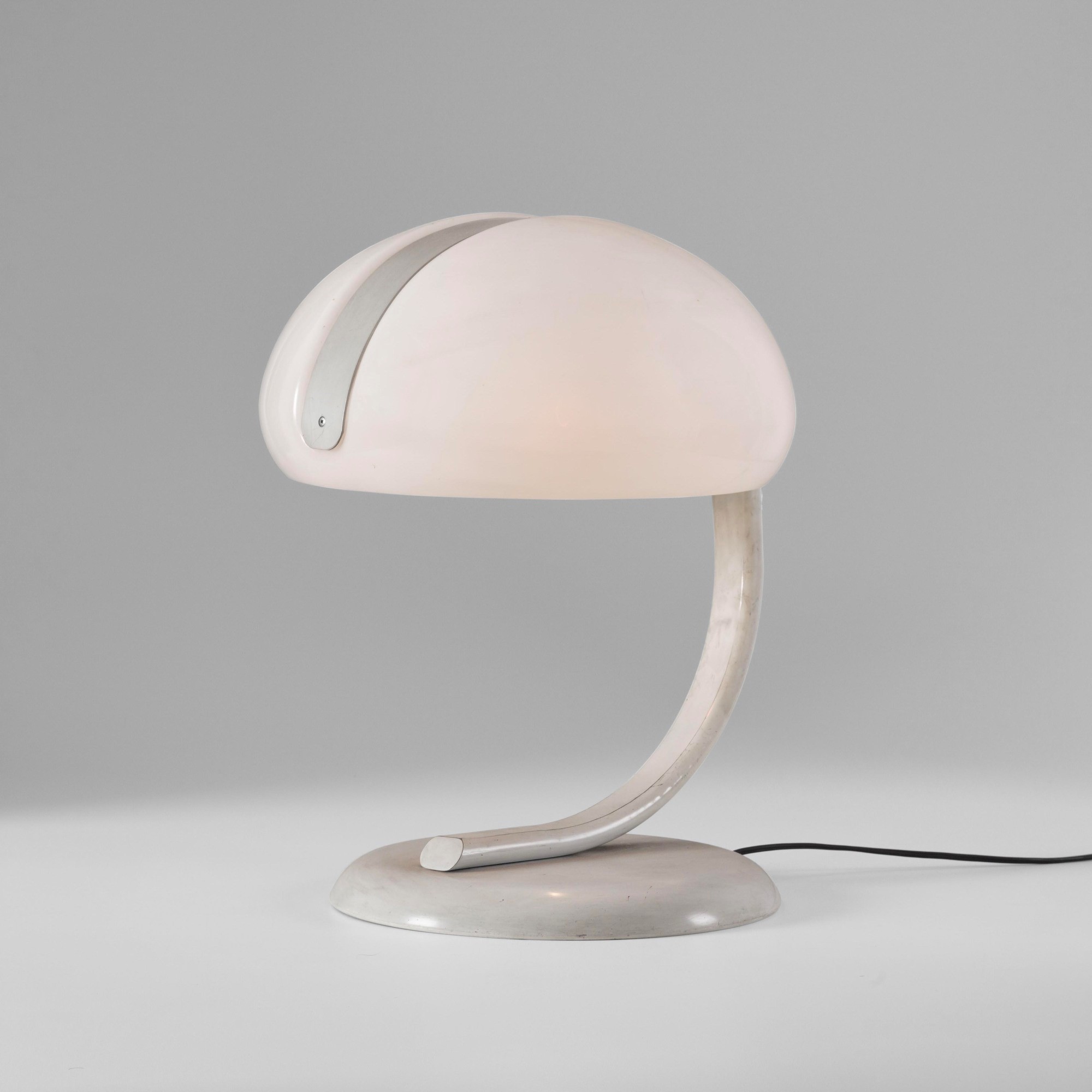 Stilnovo - Lampada da tavolo in metallo laccato con diffusore in perspex