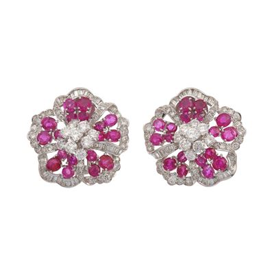 Orecchini con Diamanti Taglio Brillante, Taglio Huit-huit e Taglio Baguette e Rubini Burma