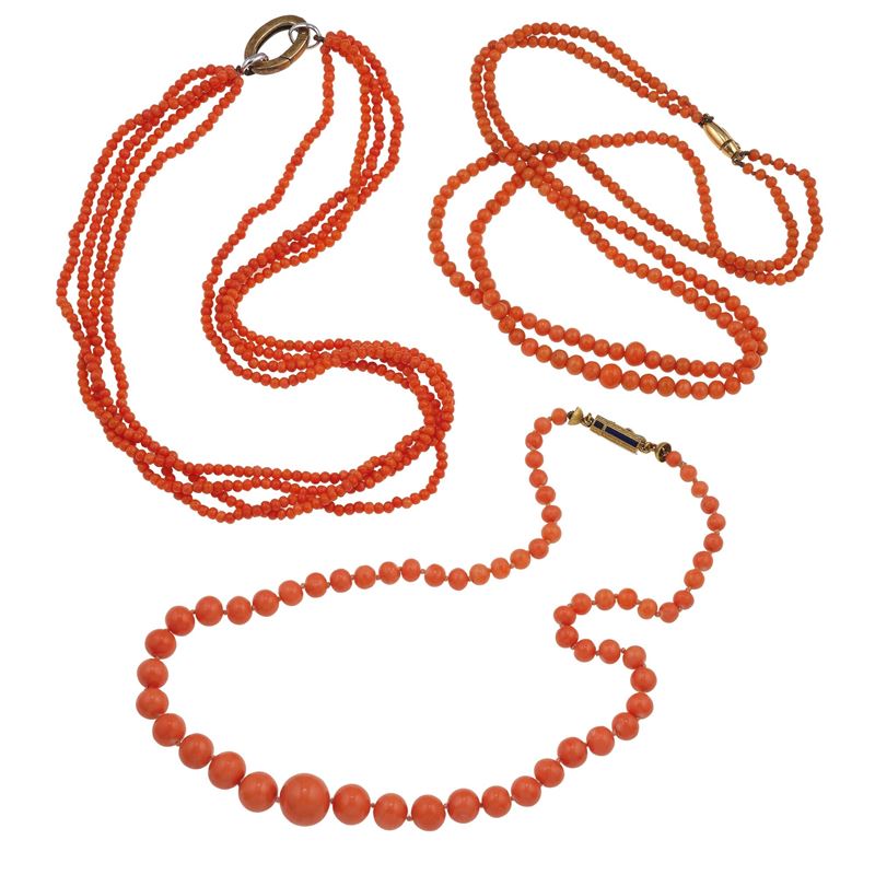 Three coral, gold and silver necklaces  - Auction Fine Jewellery - Cambi Casa d'Aste