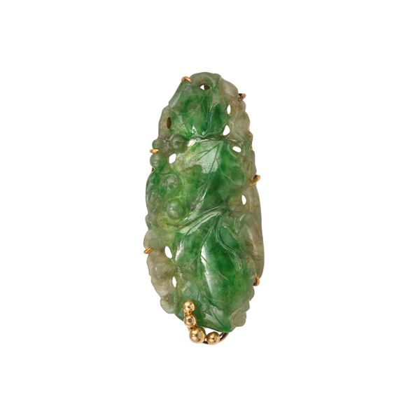 Jadeite and gold brooch