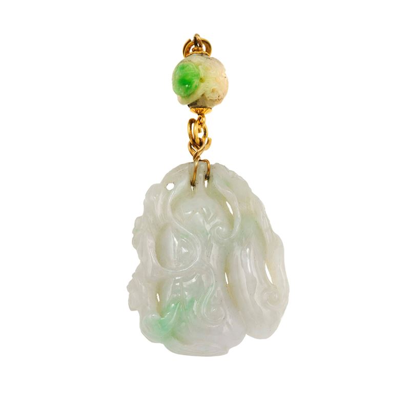Carved jadeite and gold pendent  - Auction Fine Jewellery - Cambi Casa d'Aste