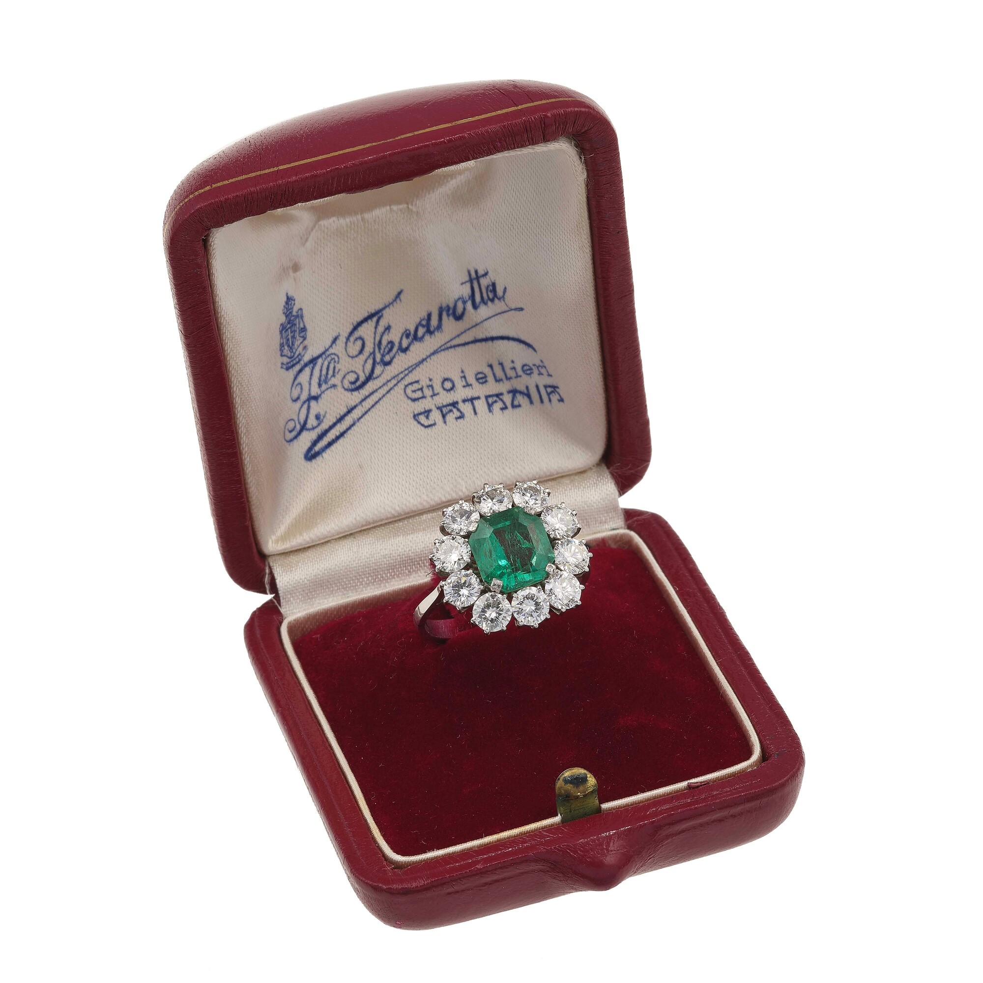 Anello con Smeraldo Colombia e Diamanti a Contorno
