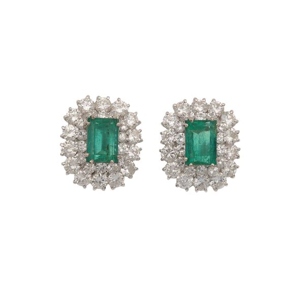 Pair of emerald, diamond and gold earrings. Case signed F.lli Fecarotta