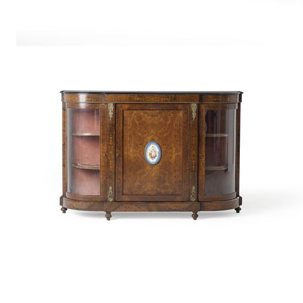 Credenza bassa con placca in porcellana e ante a vetri