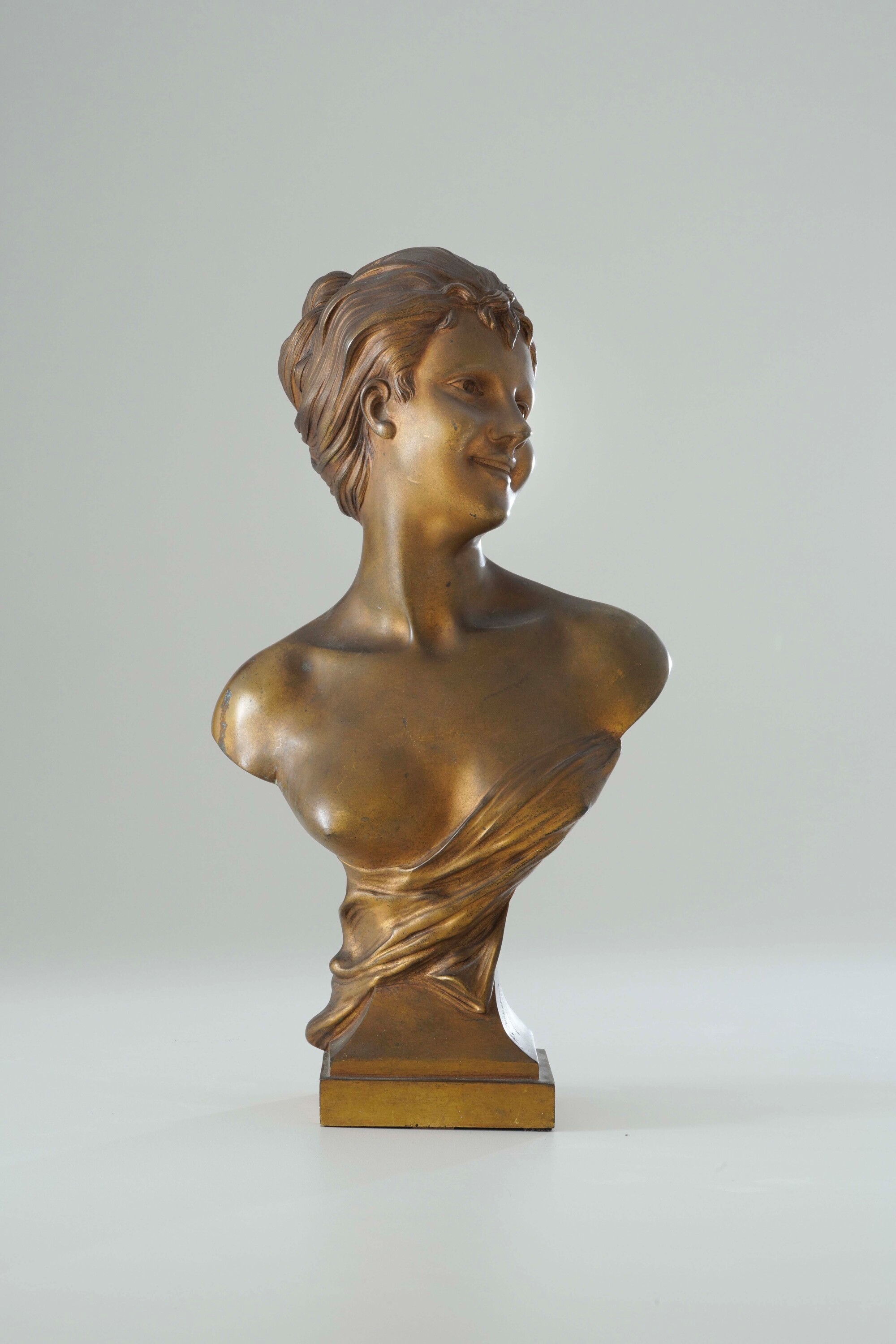 Alexandre Charpentier, Busto femminile in metallo dorato