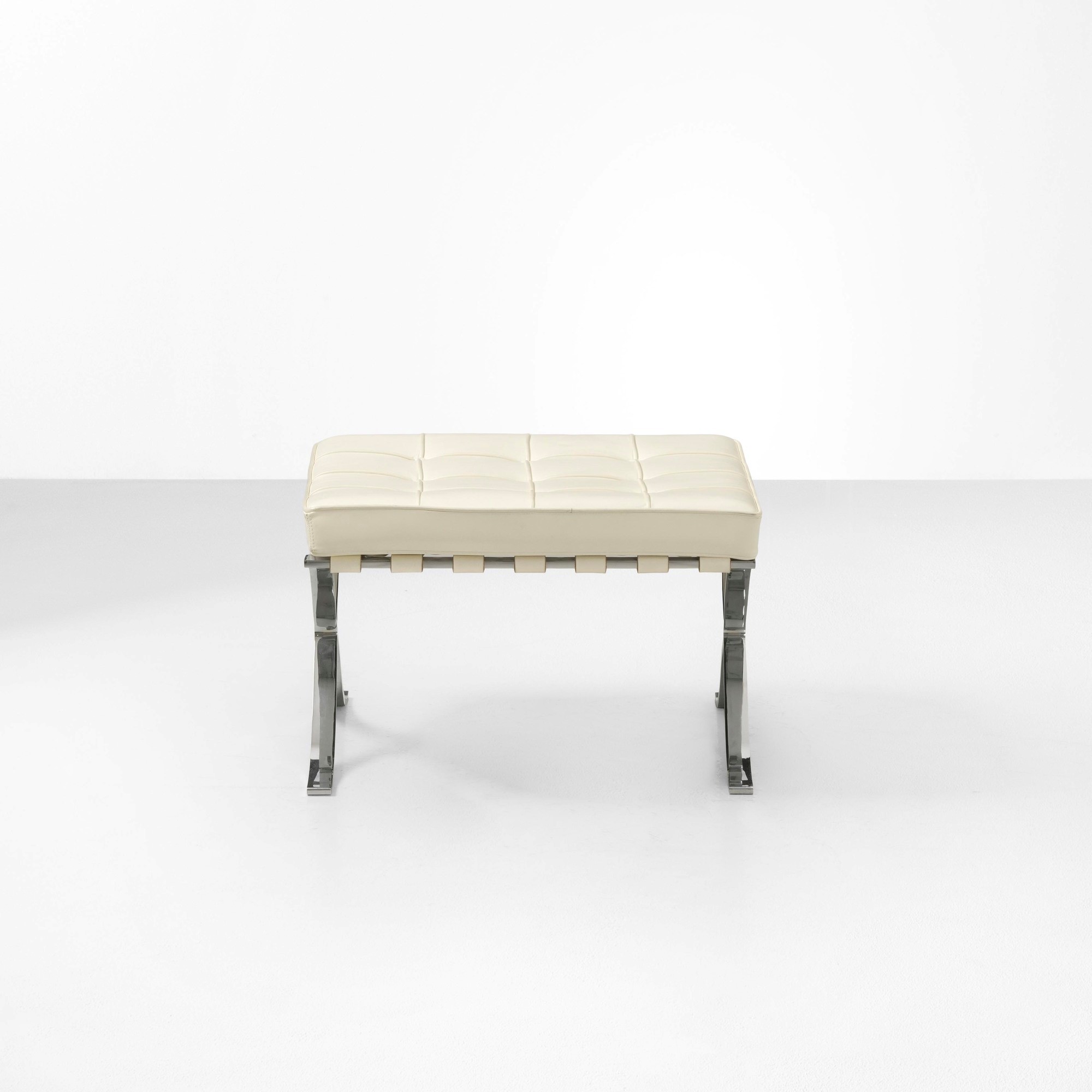 Ludwig Mies Van Der Rohe - Sgabello poggiapiedi mod. Barcelona