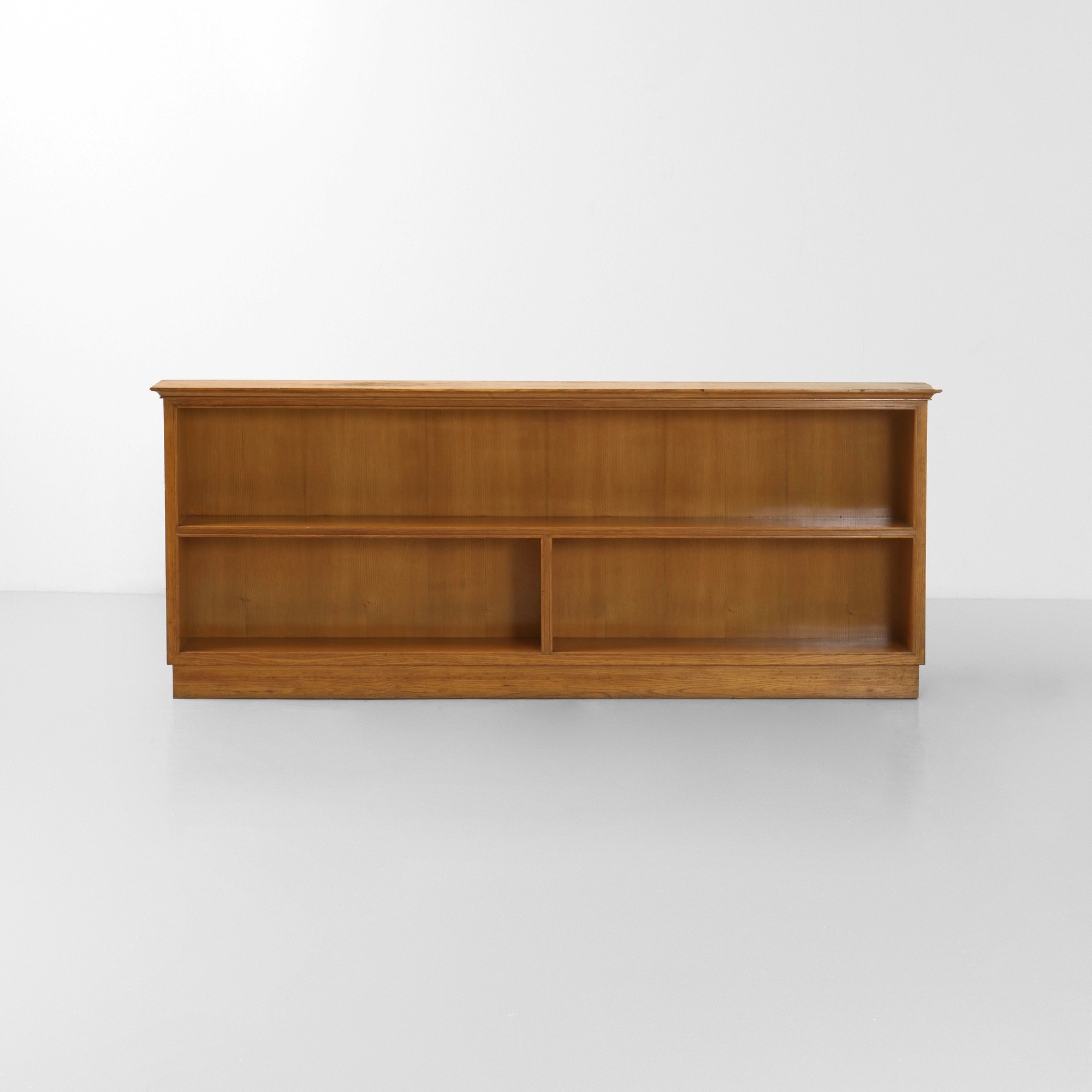 Italia, Mobile contenitore in legno (stile industriale), circa 1950