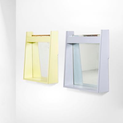 Due specchiere retroilluminate, struttura in legno e laminato colorato, cristallo specchiato