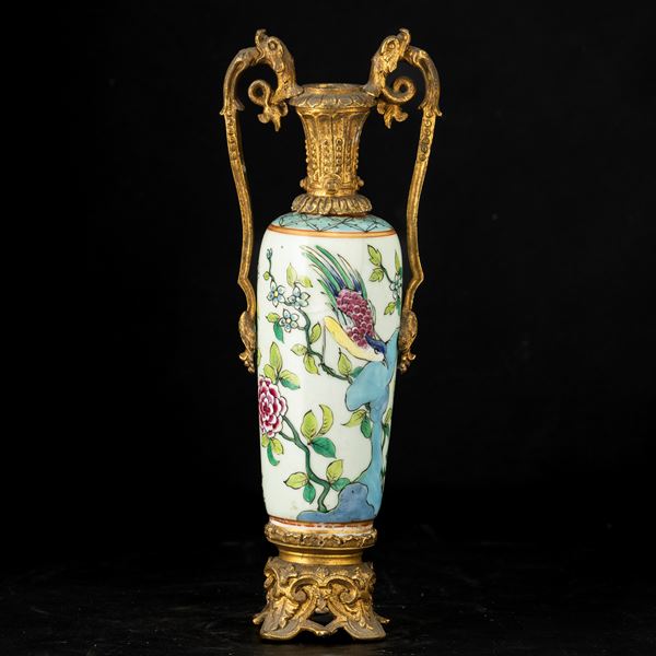 Vaso in porcellana policroma. Cina XIX secolo