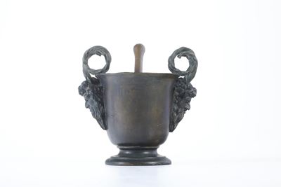 Mortaio con pestello, bronzo