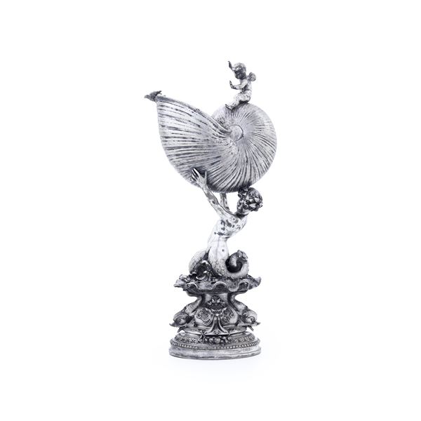 Centrotavola con nautilus in bronzo argentato. Italia XX secolo