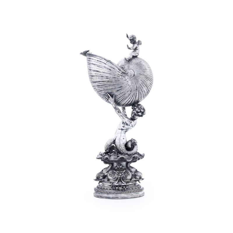 Centrotavola con nautilus in bronzo argentato. Italia XX secolo  - Asta Argenti - Cambi Casa d'Aste