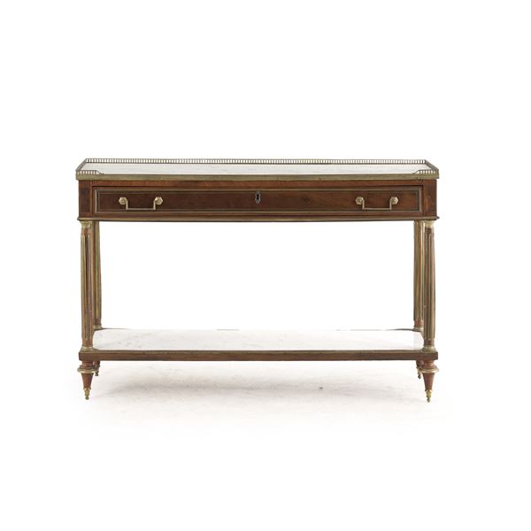 Sideboard lastronato e filettato in ottone. XIX-XX secolo.
