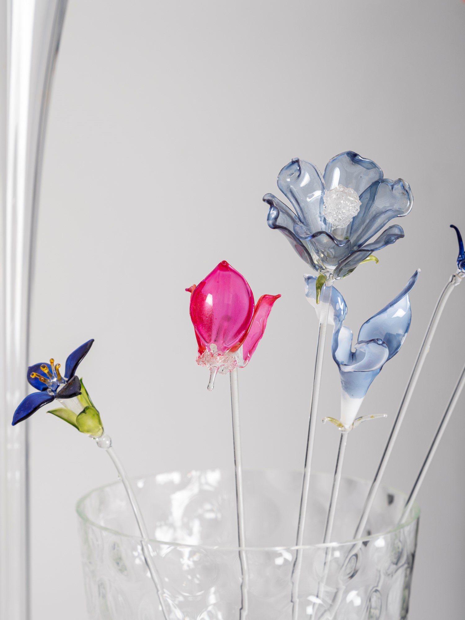Tre vasi e alcuni fiori, XX secolo.