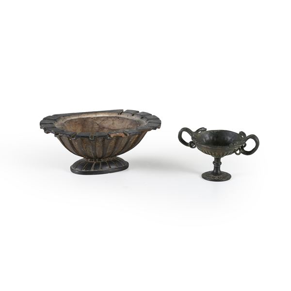 Due coppe in legno e bronzo