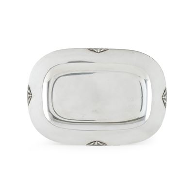 Argentiere Ettore Mainardi, Vassoio in argento fuso e sagomato, argenteria milanese del XX secolo