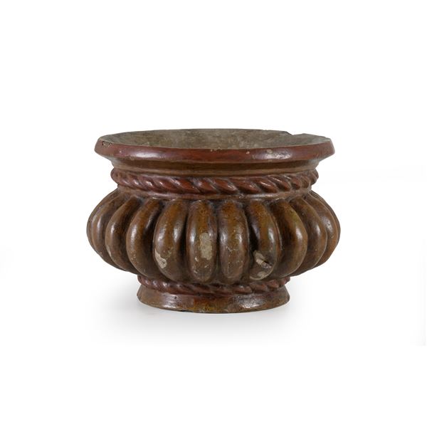 Vaso baccellato in terracotta
