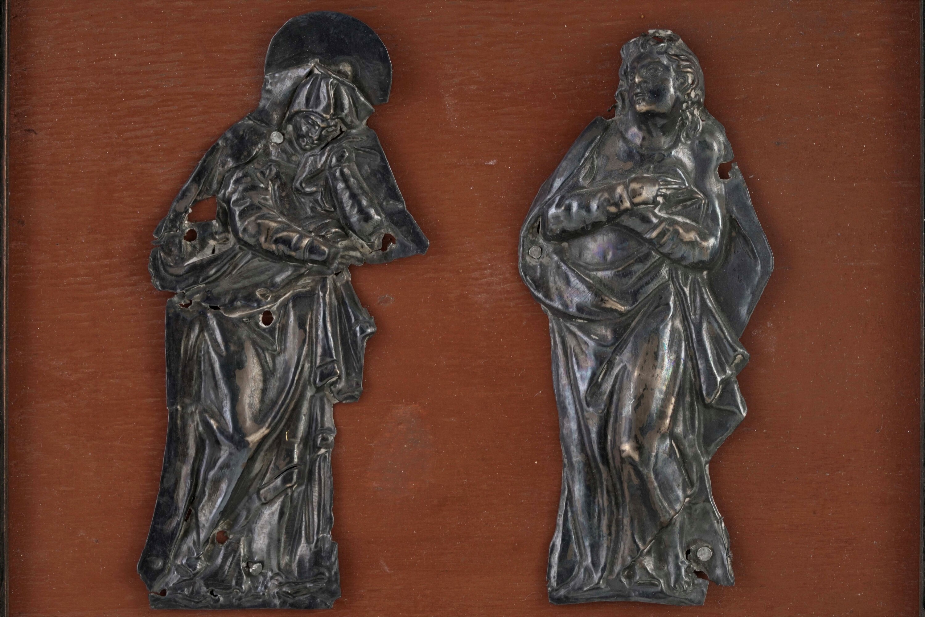 Rilievi di Santi, due esemplari in lamina d’argento, XIX-XX secolo