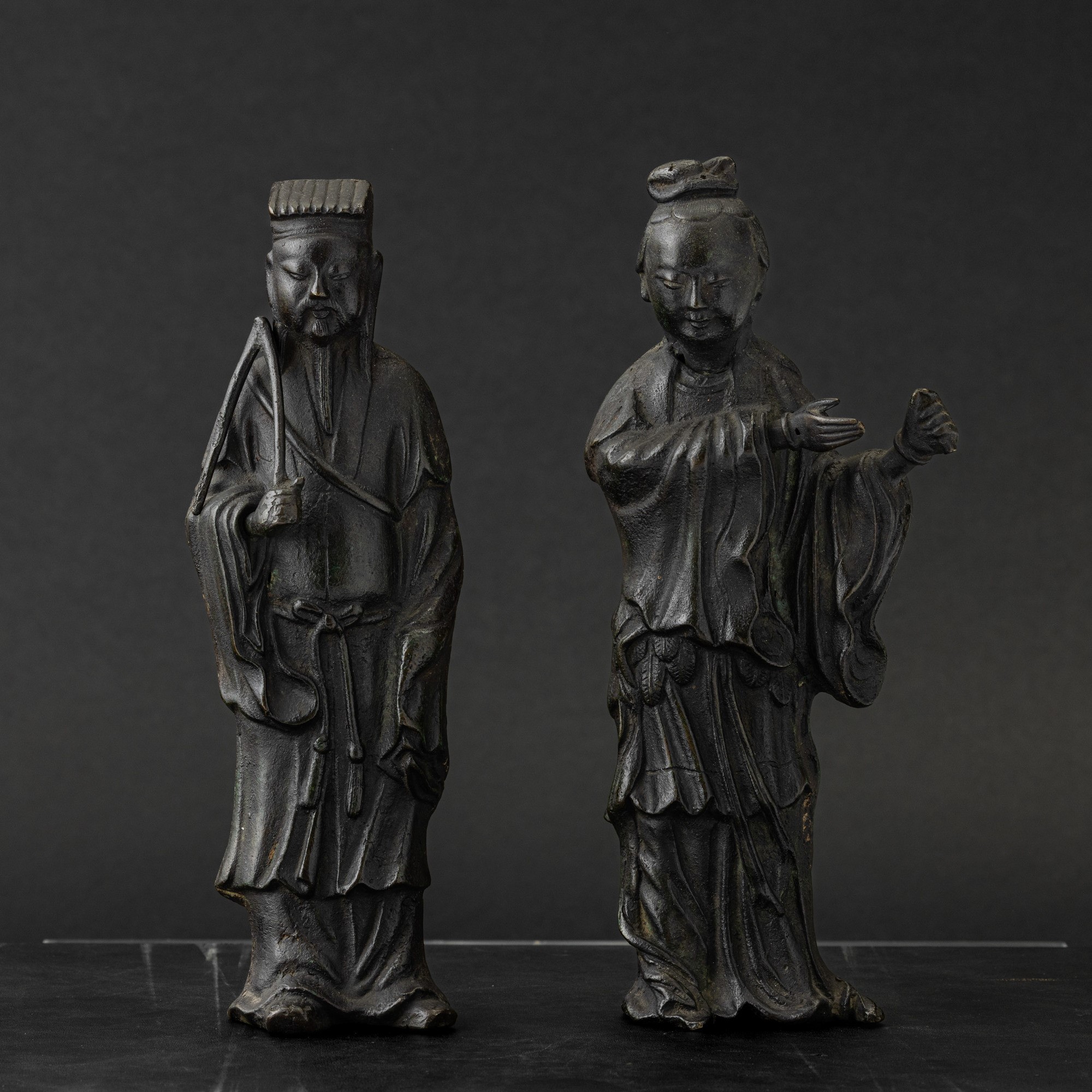 Cina, Gruppo scultoreo con dignitario e Guanyin in bronzo, Dinastia Ming, XVII secolo