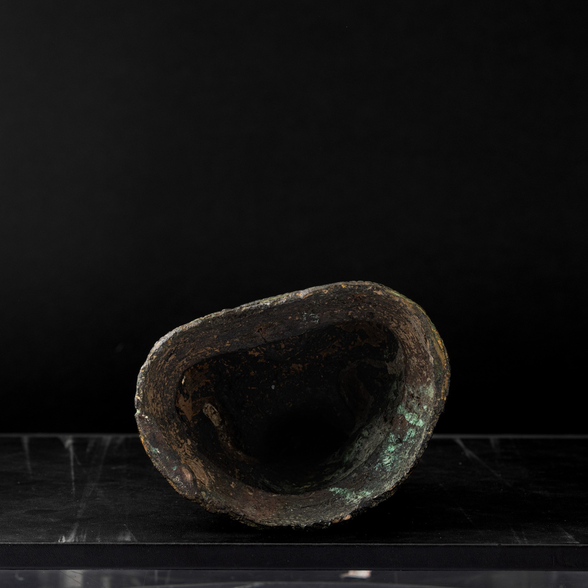 Buddha Sakyamuni, Figura seduta su doppio fiore di loto, bronzo con tracce di policromia, Cina, D...