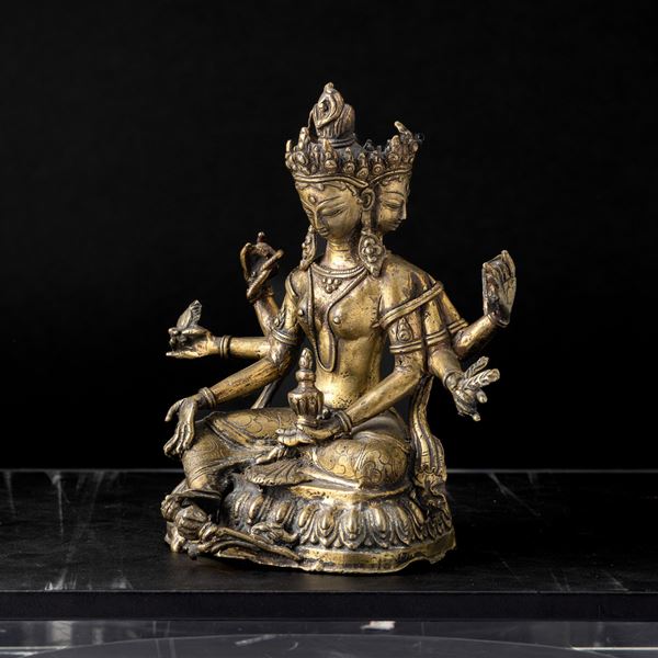 Figura di Ushnishavijaya su fiore di loto in bronzo, Nepal, XVII secolo