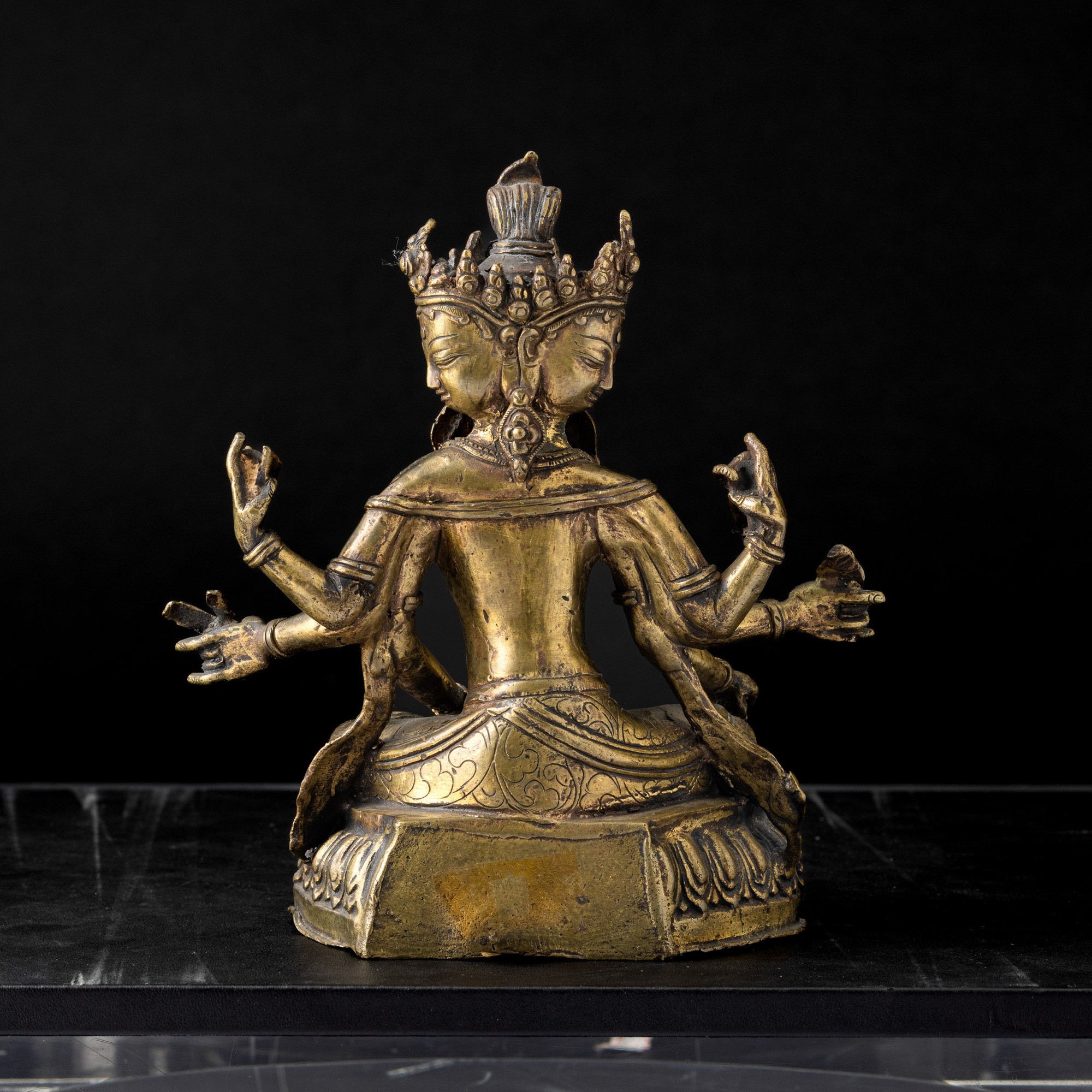 Figura di Ushnishavijaya su fiore di loto, bronzo, Nepal, XVII secolo
