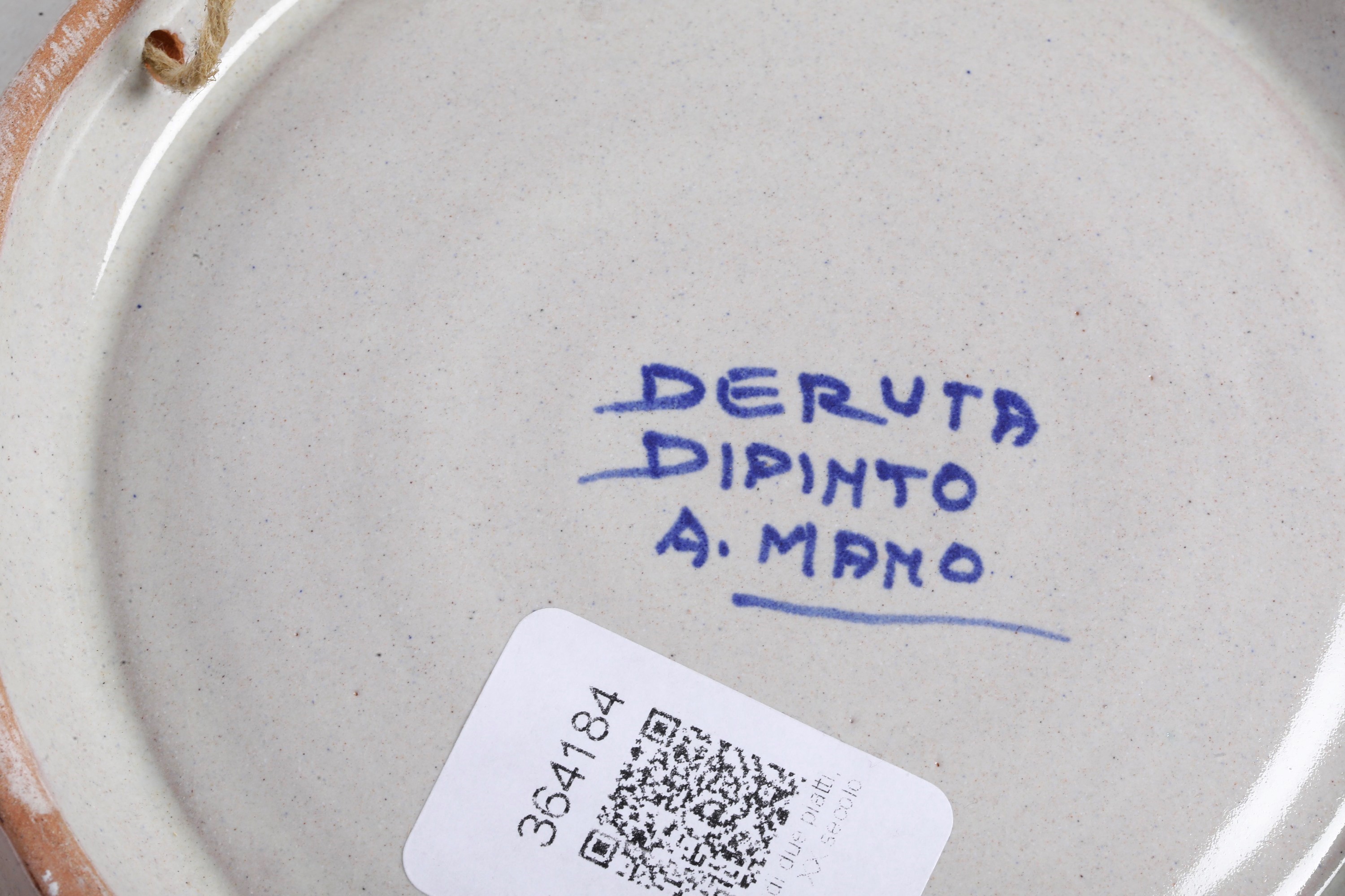 Deruta, Due piatti in maiolica, XX secolo