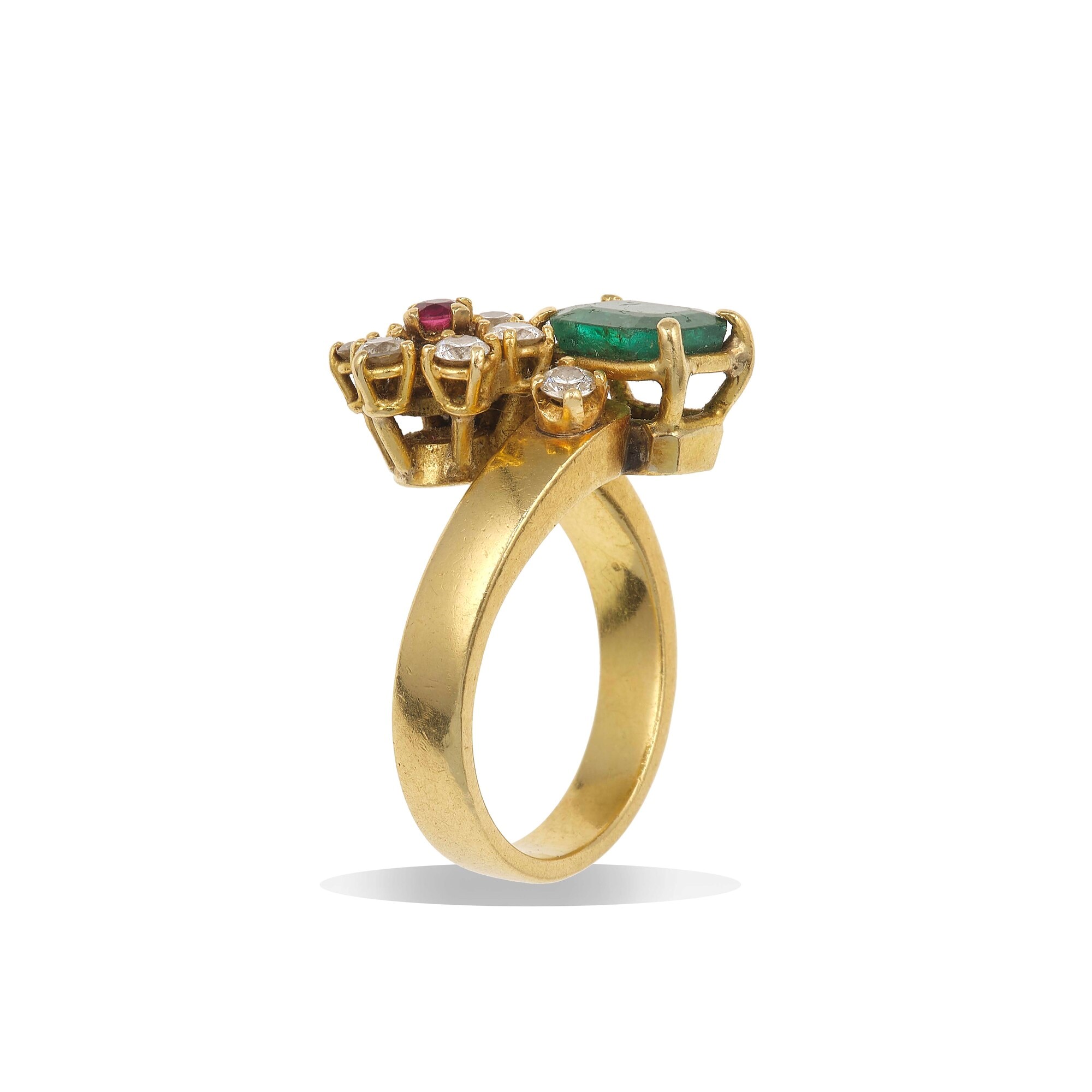 Anello in oro giallo 750/1000 con smeraldo, diamanti e rubino