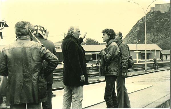 Lotto di quattro fotografie di cinema d’autore Jacques Dutronc e Ottavia Piccolo in "Mado";  Il regista Mosley durante le riprese di "Les Routes du Sud"; Marcello Mastroianni e Nastassja Kinski in "Così come sei"