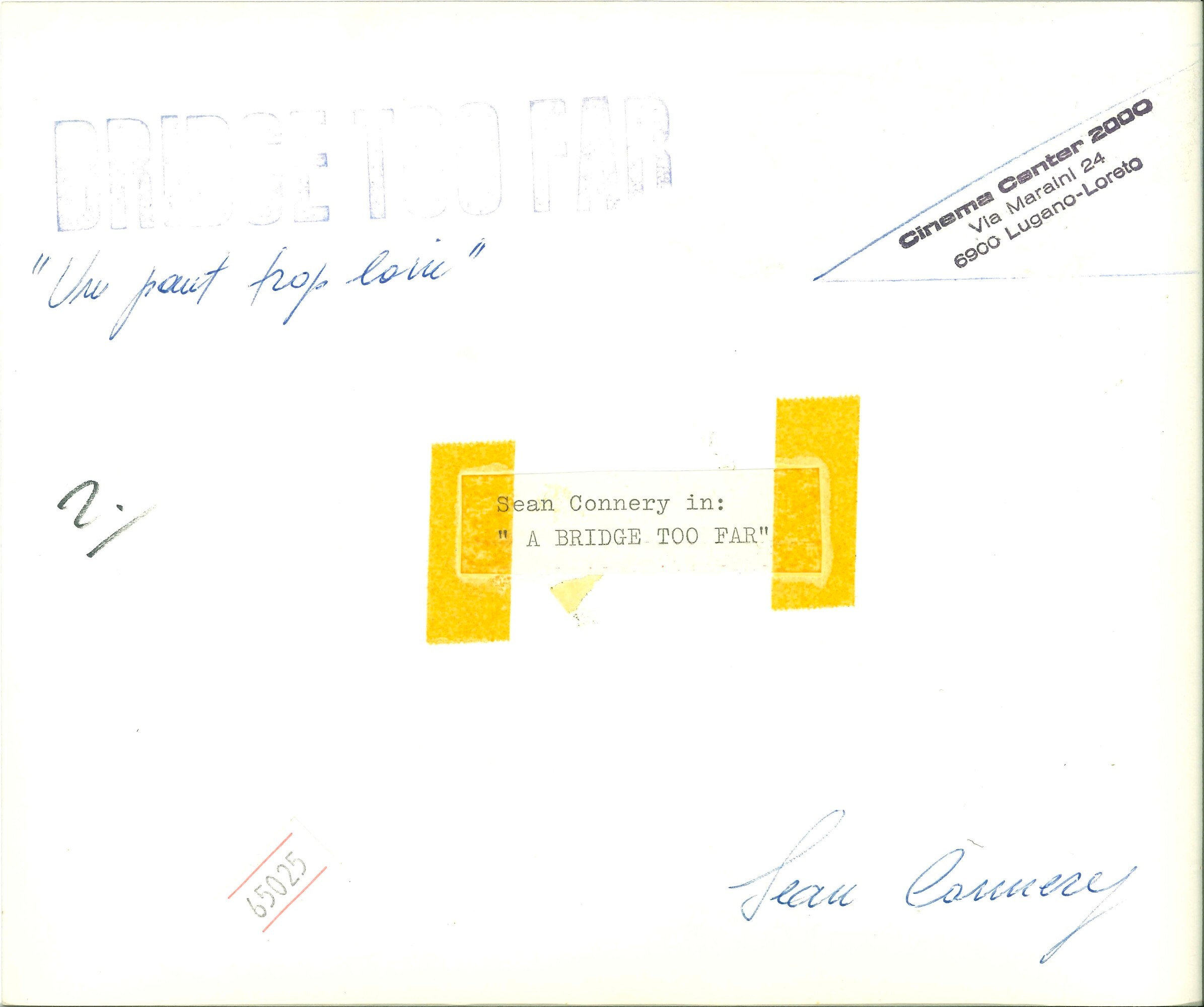 Lotto di quattro fotografie di grandi produzioni americane Michael Caine in "A bridge too far"; S...