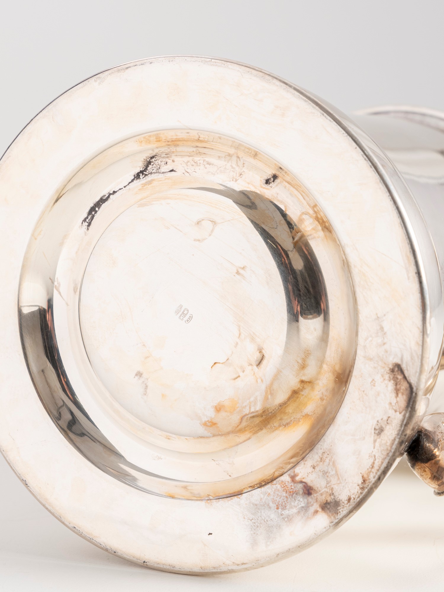 Gabriele De Vecchi, Tankard in argento fuso e sagomato (argenteria artistica milanese) XX-XXI sec...