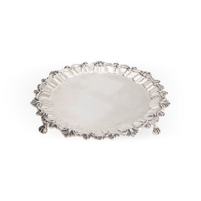 Argenteria milanese del XX secolo, Salver in argento 925 fuso e sagomato con bollo dell’argentier...