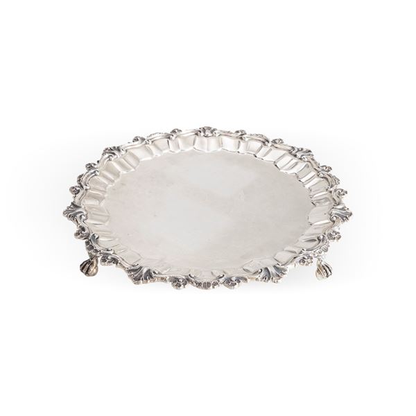 Salver. Argenteria milanese del XX secolo, bollo dell'argentiere consunto