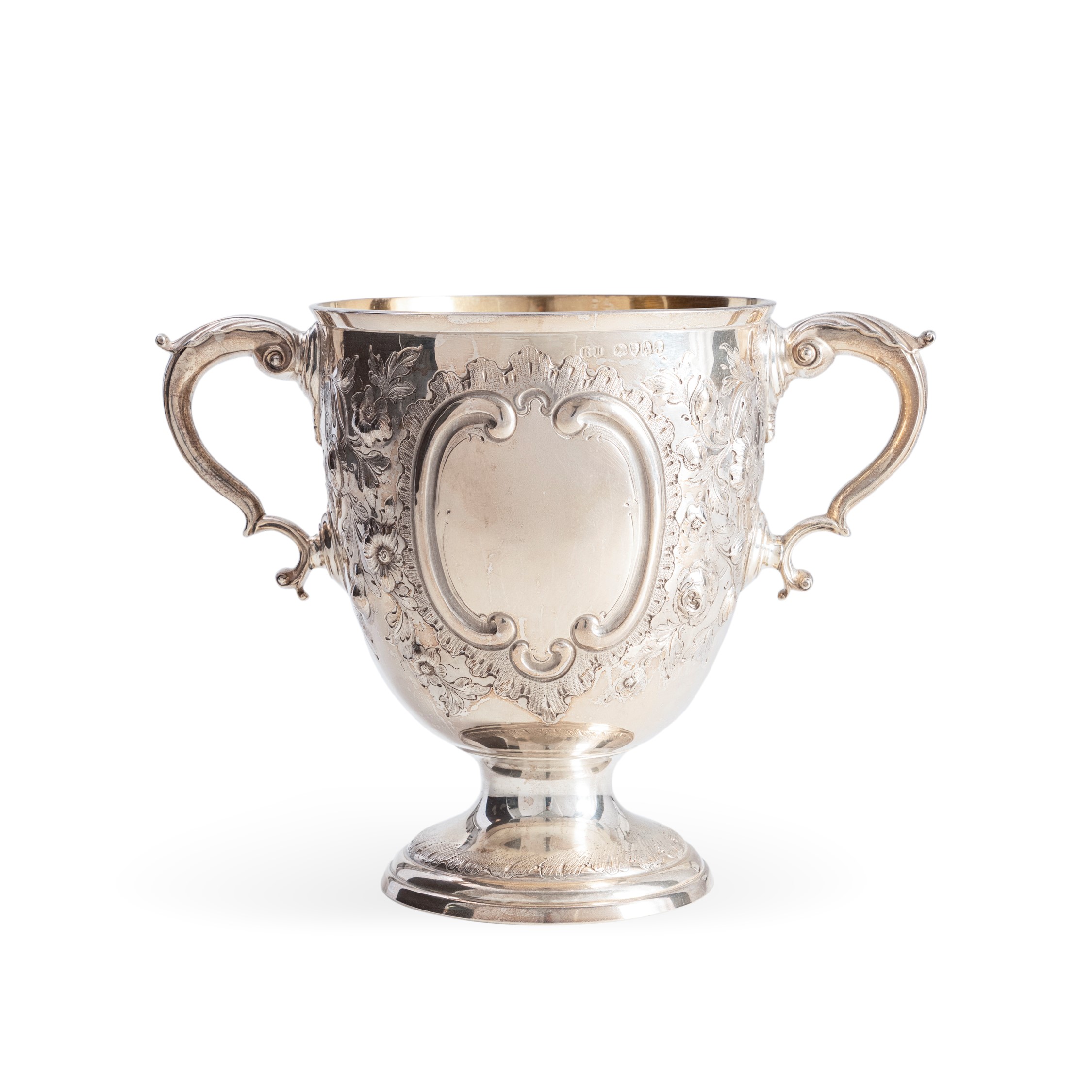 Robert Harper, Coppa biansata, Londra 1876, argento fuso e sagomato