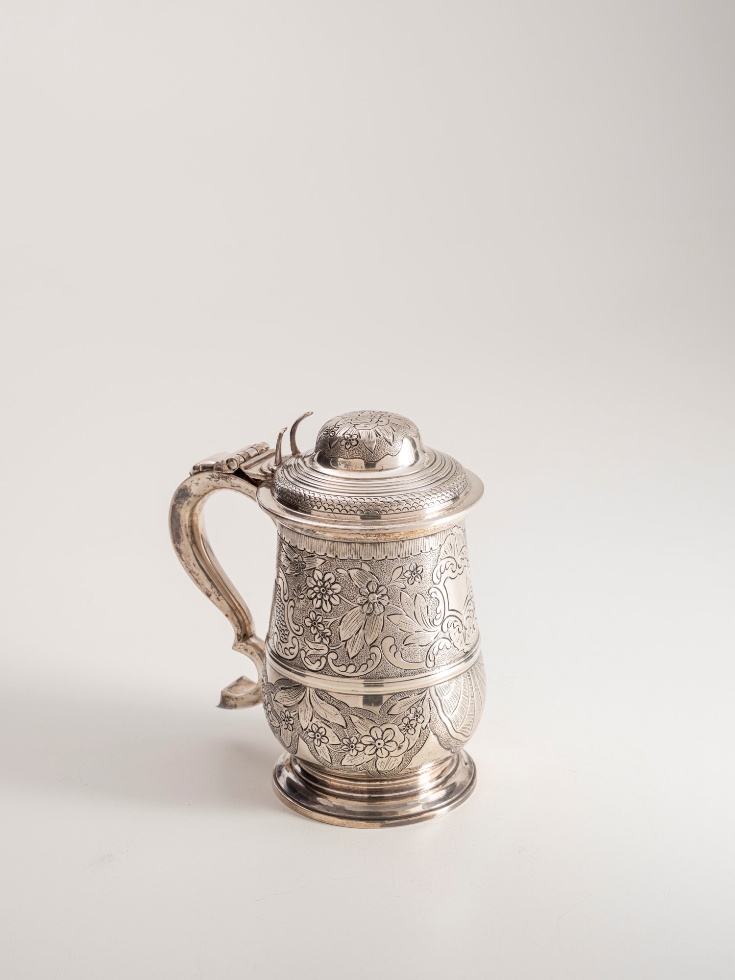 Petruzzi & Branca (argentiere di Brescia), Tankard in argento fuso e sagomato