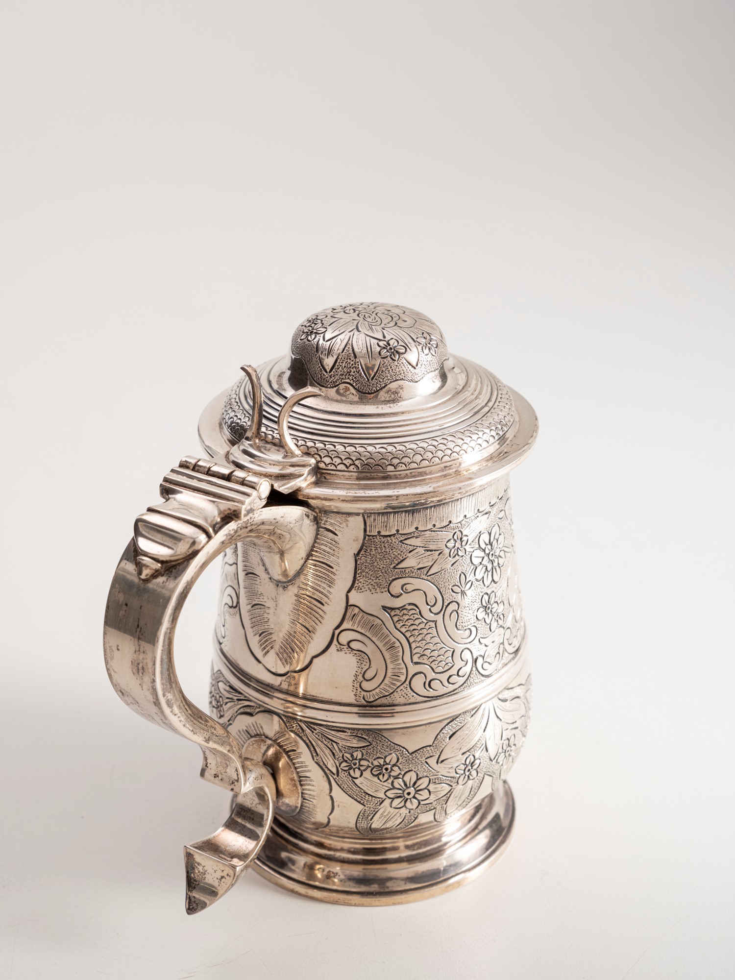 Petruzzi & Branca (argentiere di Brescia), Tankard in argento fuso e sagomato