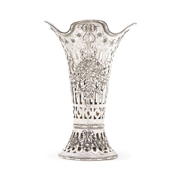 Vaso traforato. Manifattura europea (Germania ?) del XX secolo