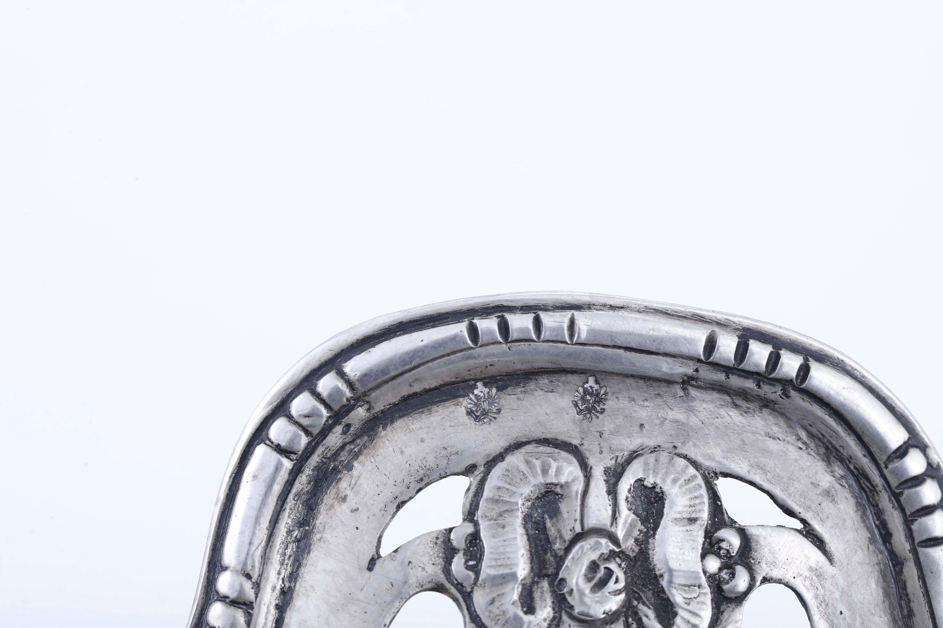 Manifattura europea (Germania ?), Vaso traforato, argento fuso e sagomato, XX secolo