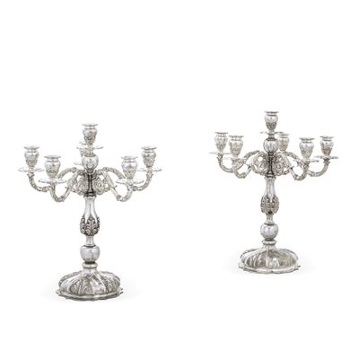 Torchiana & Loda, Coppia di grandi candelabri neobarocchi a sette fiamme in argento fuso e sagoma...