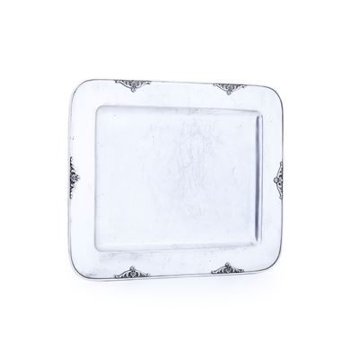 Argenteria milanese (prima metà XX secolo), Vassoio rettangolare in argento fuso e sagomato per C...
