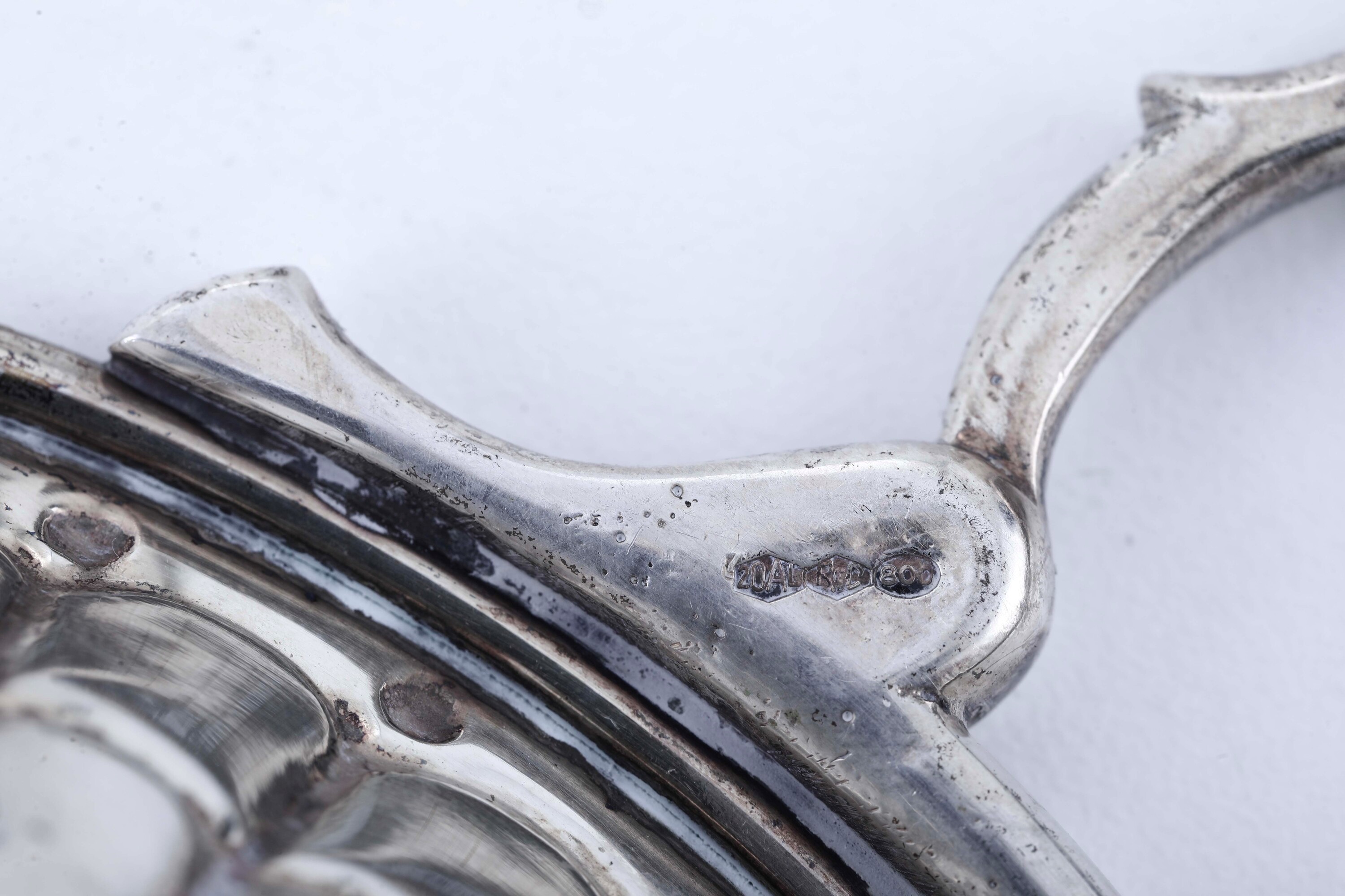 Argenteria italiana del XX secolo, Tastevin in argento fuso e sagomato