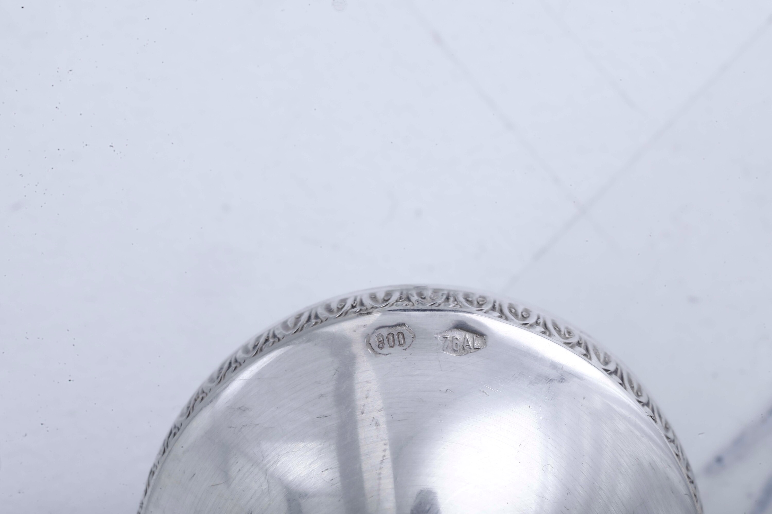 Argentiere Ottone e Aviotti (Alessandria), Coppia di candelieri in argento fuso e sagomato (XX se...