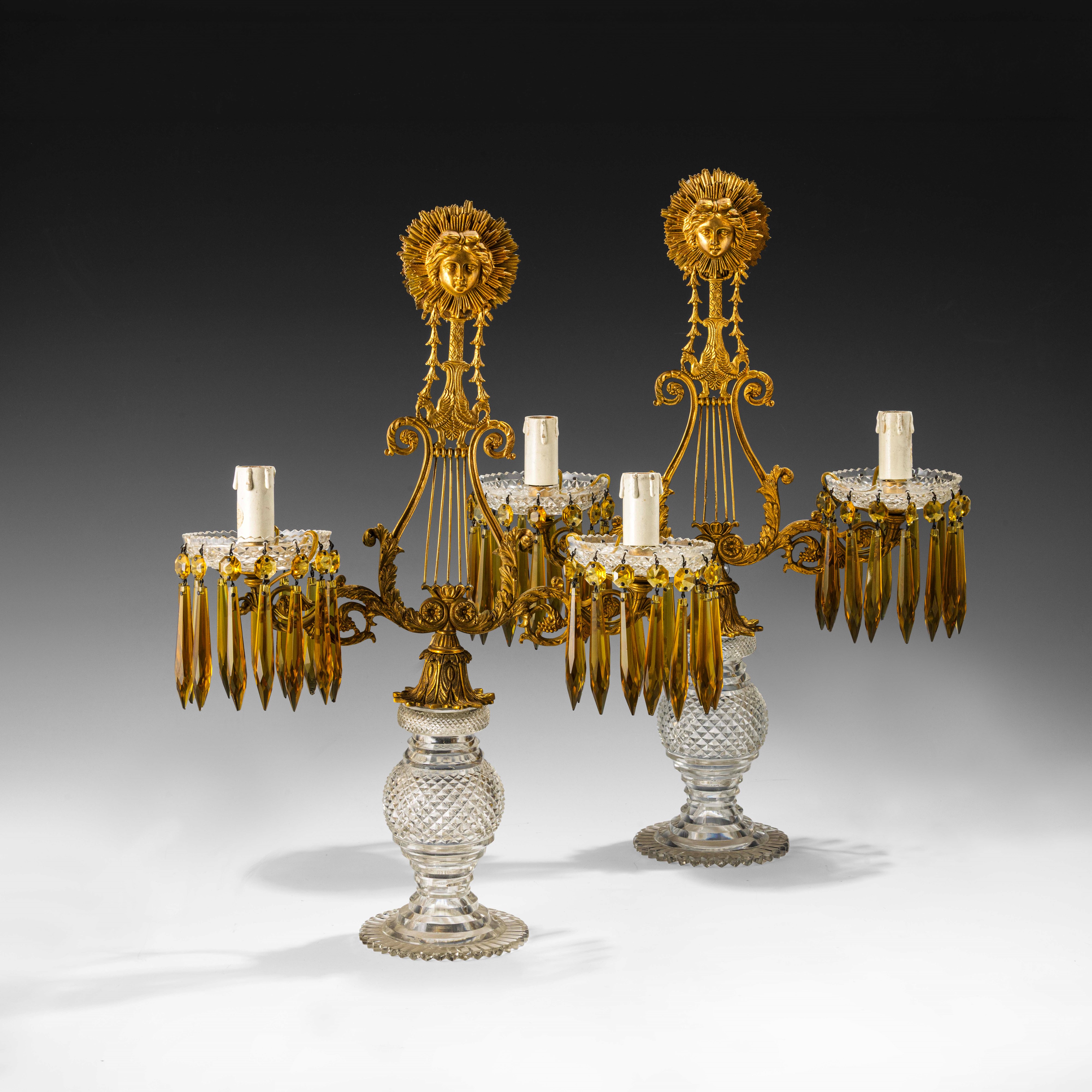 Coppia di girandoles di gusto Luigi XVI, cristallo molato e bronzo dorato, fine XIX secolo